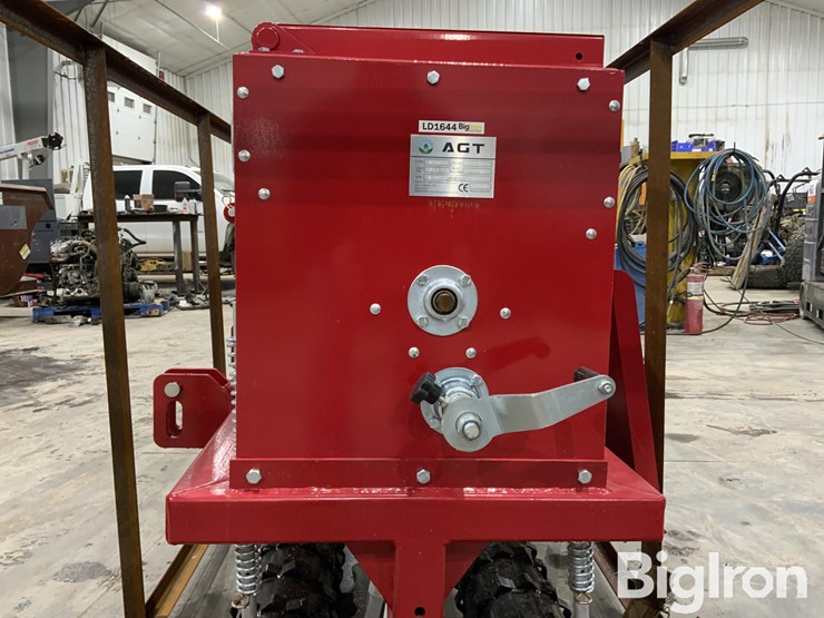 2025-massey-ferguson-730-image-16