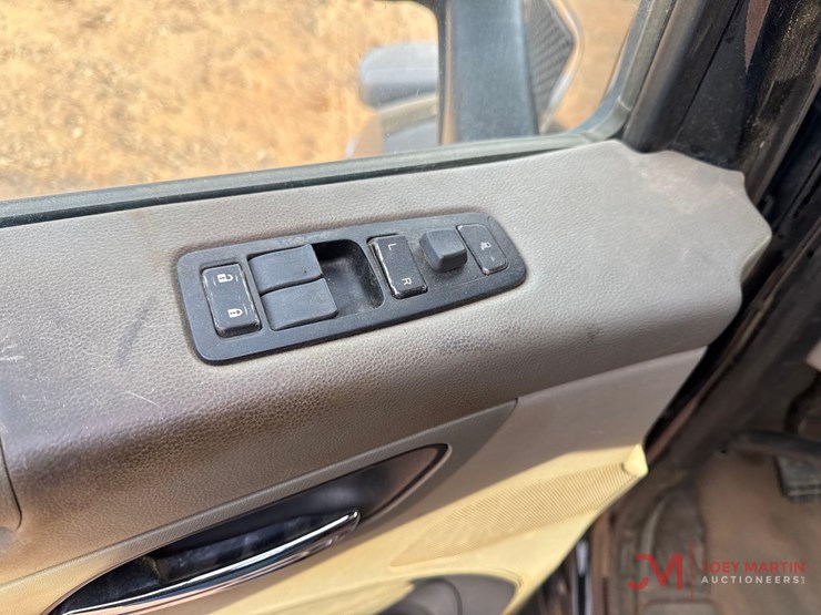 2019-peterbilt-567-image-10