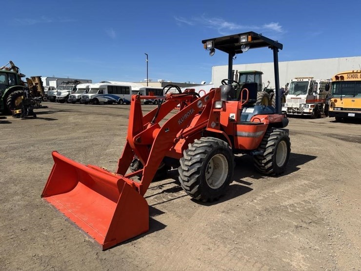 1999-kubota-r520-image-1