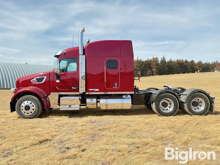 2017-peterbilt-567-image-8