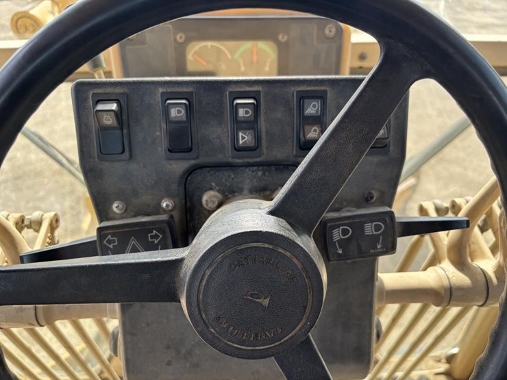 2006-caterpillar-143h-image-45