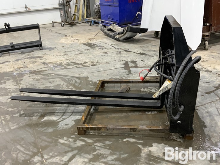 2025-massey-ferguson-730-image-8