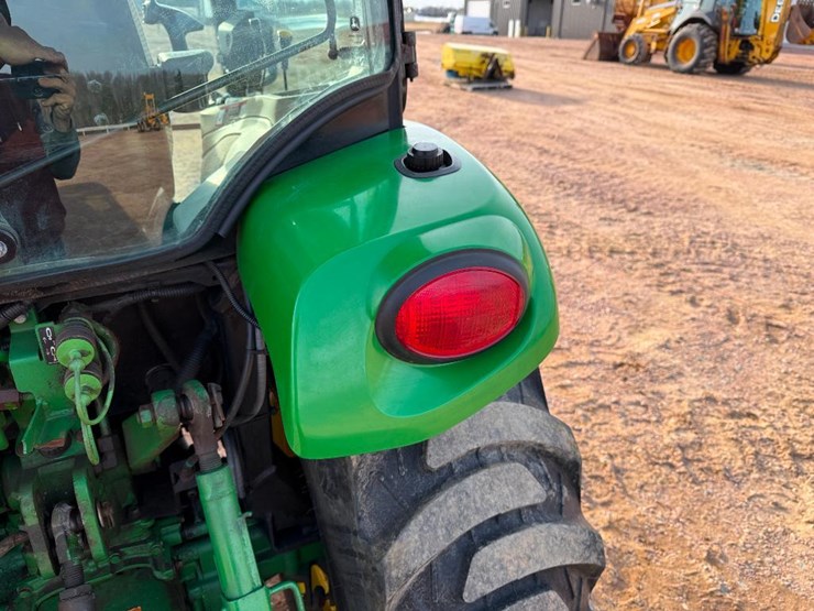 john-deere-3033r-image-24