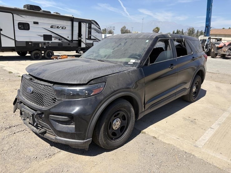 2021-ford-explorer-police-interceptor-image-1
