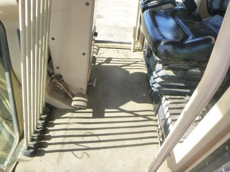 2005-caterpillar-143h-image-25