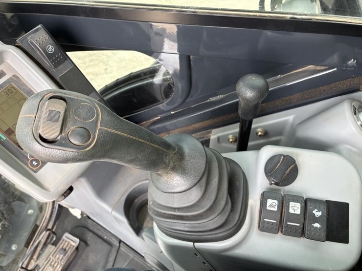 2023-deere-30g-image-24