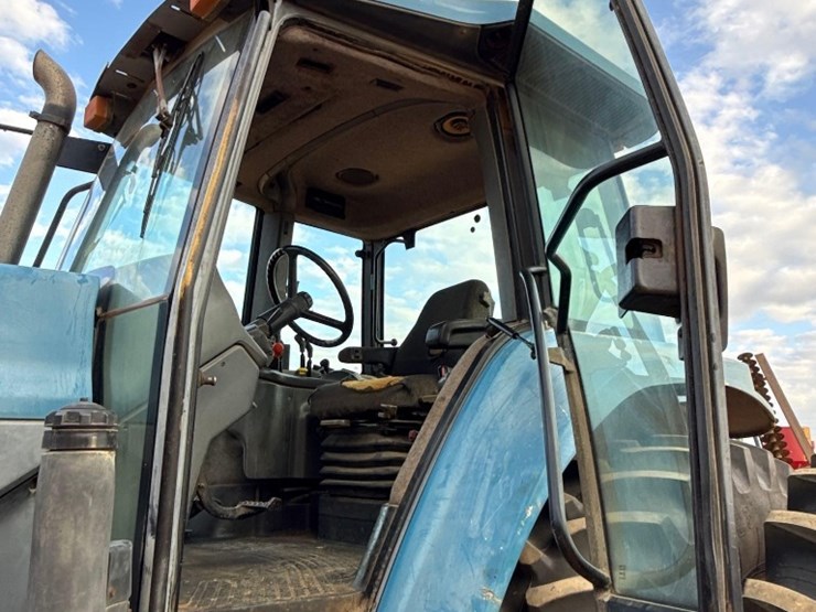 new-holland-8870-image-23