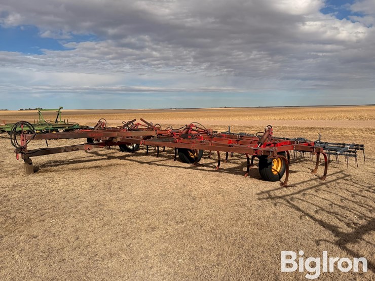 massey-ferguson-128-image-1