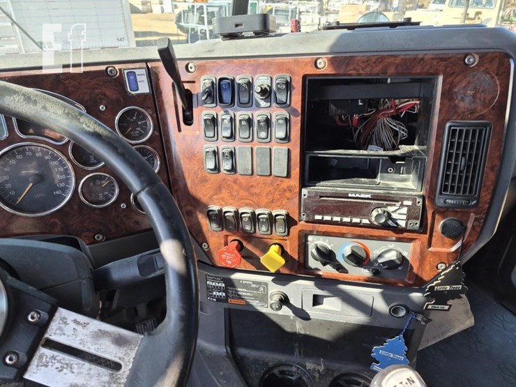 2014-mack-pinnacle-cxu613-image-20