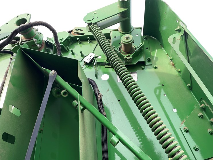 john-deere-560m-image-31