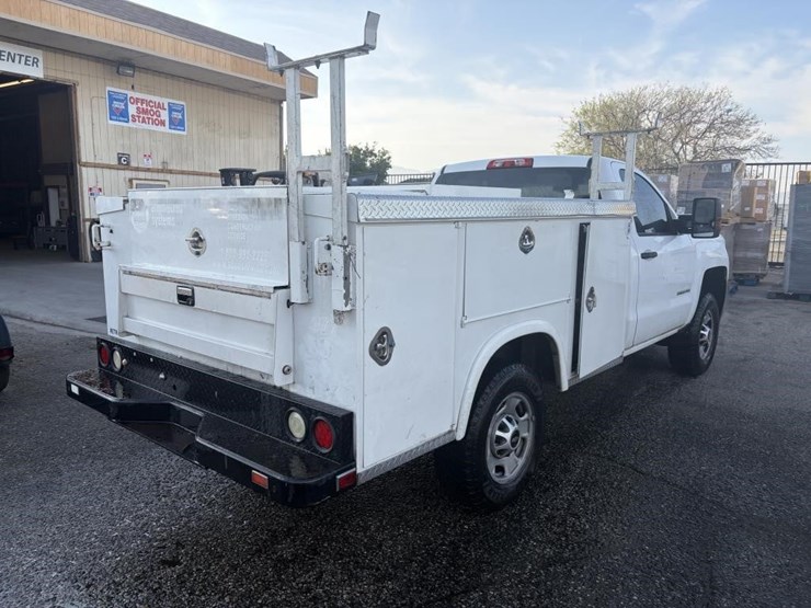 2016-chevrolet-silverado-2500-image-3