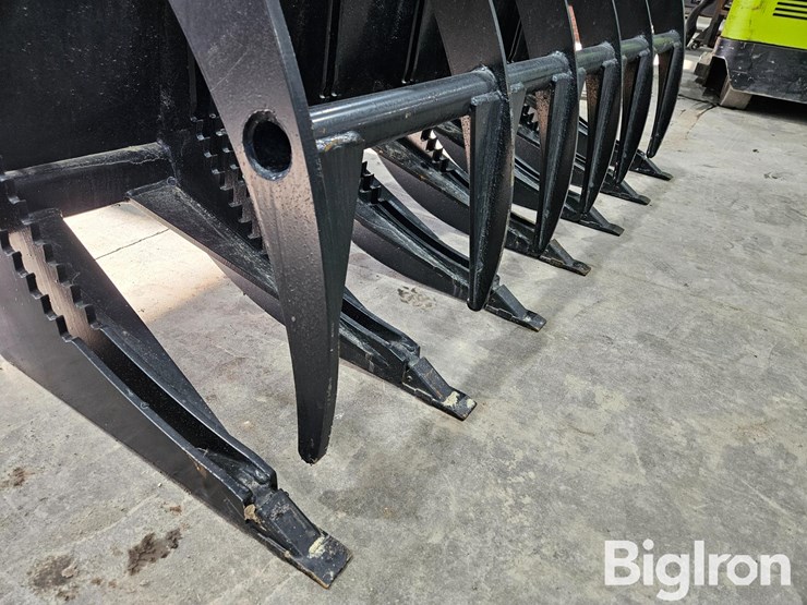 2025-massey-ferguson-730-image-15