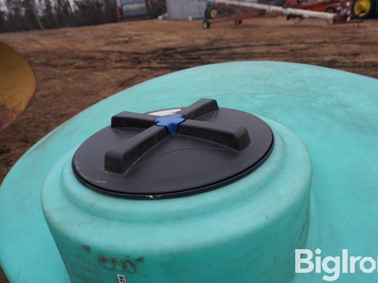 1550-gal-poly-water-tank-image-8