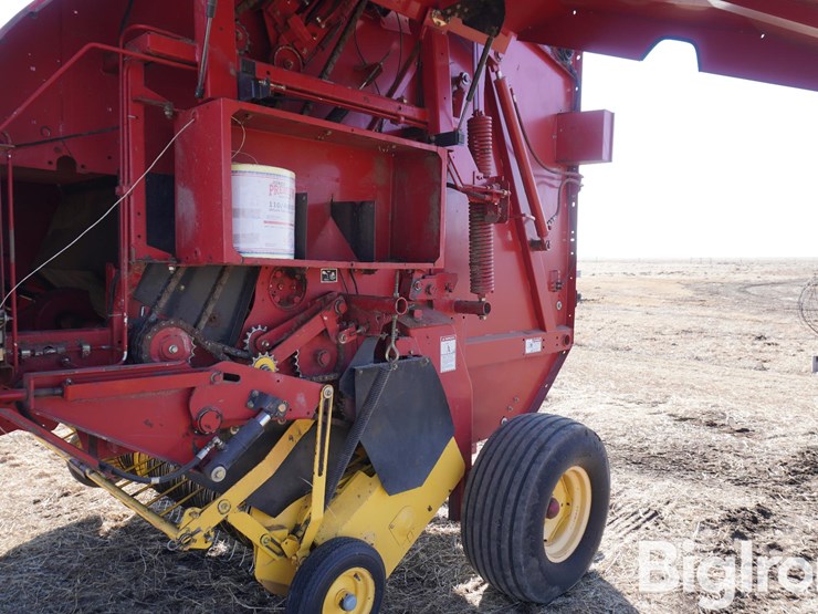 2004-new-holland-br780-image-10