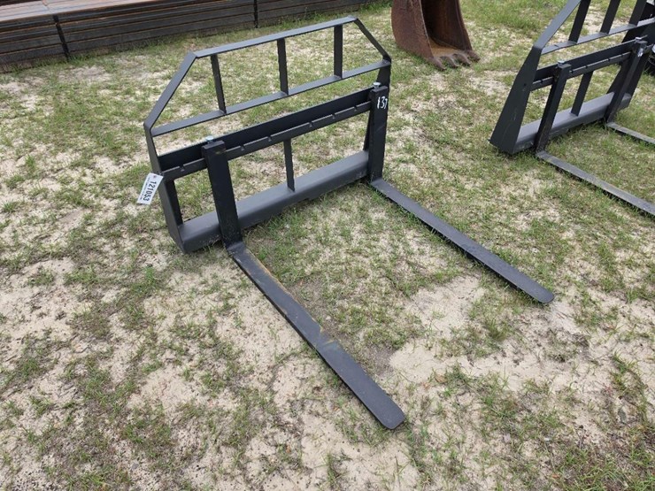 --skid-steer-pallet-fork-image-4