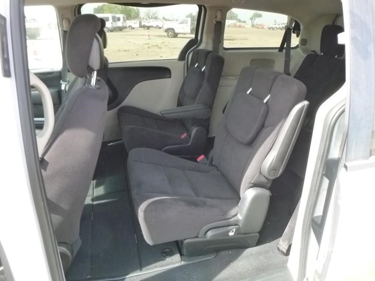 2014-dodge-grand-caravan-image-8