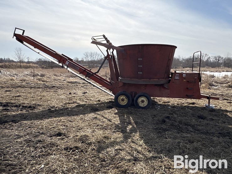 farmhand-900a-tub-grinder-image-4