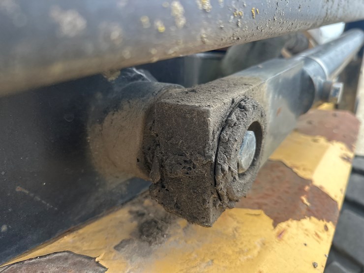 new-holland-lx885-image-16