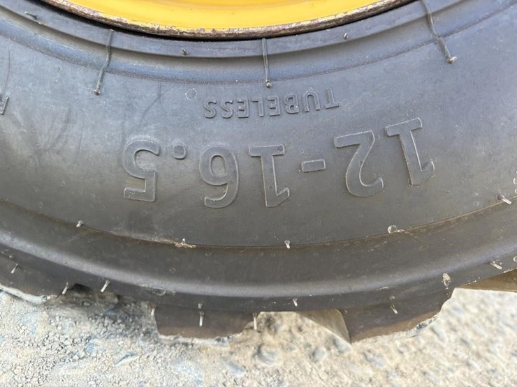 2018-deere-210lep-image-25