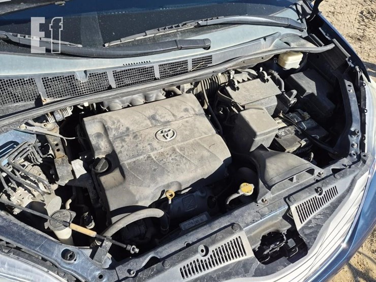 2011-toyota-sienna-image-17