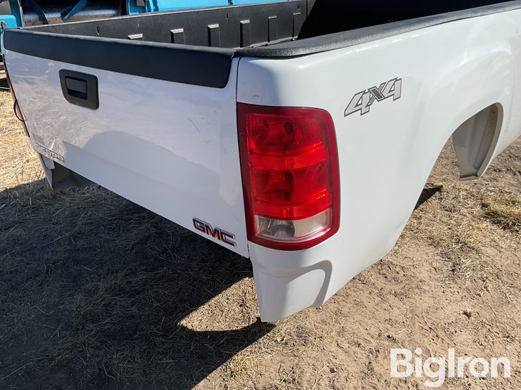 2013-gmc-3500-image-19