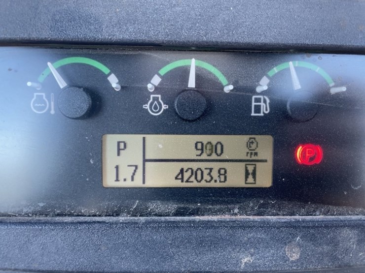 2013-deere-700k-lgp-image-40