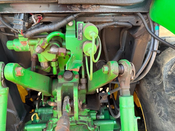 john-deere-3033r-image-22