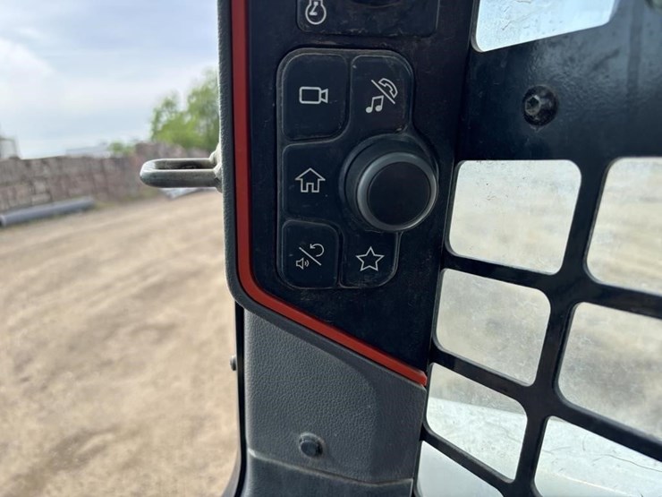 2021-bobcat-t66-image-25