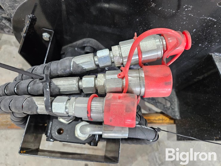 2025-massey-ferguson-730-image-11