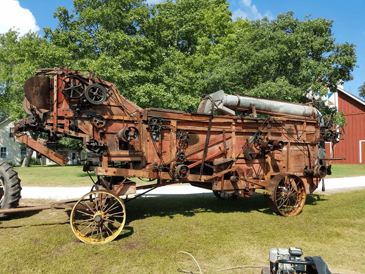 1911-russell-36-x-60-wood-threshing-machine-image-1