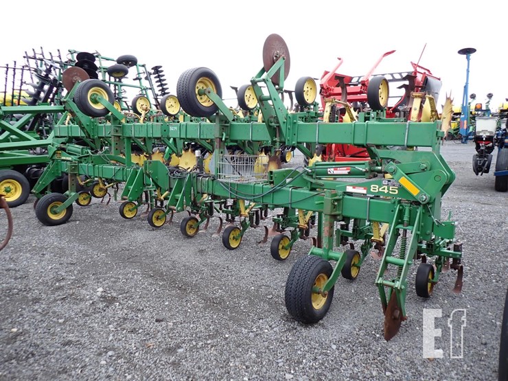 john-deere-845-image-2