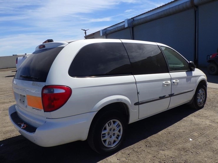 2002-dodge-grand-caravan-image-3