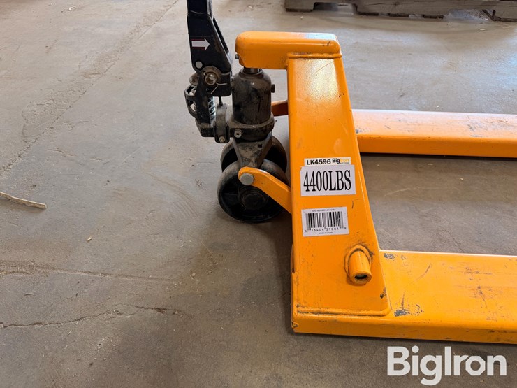 4400-lb.-capacity-pallet-jack-image-9