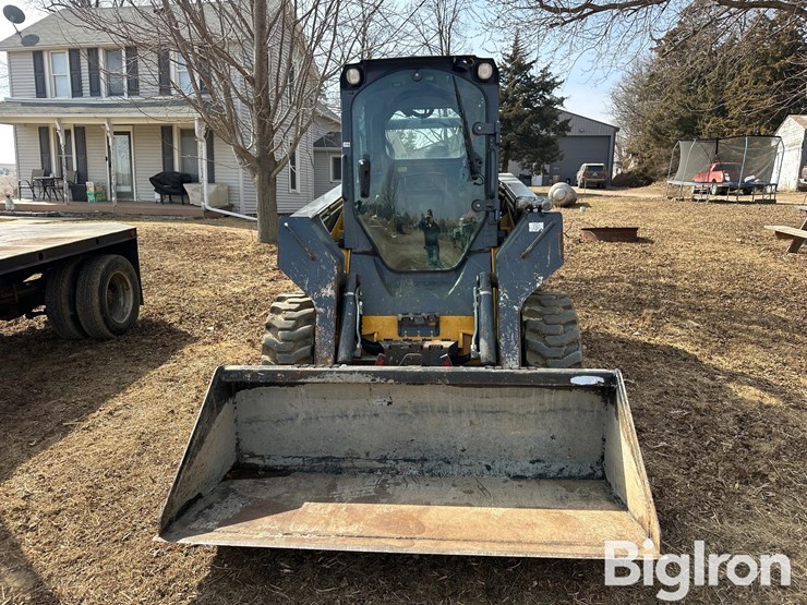 2015-deere-326e-image-2