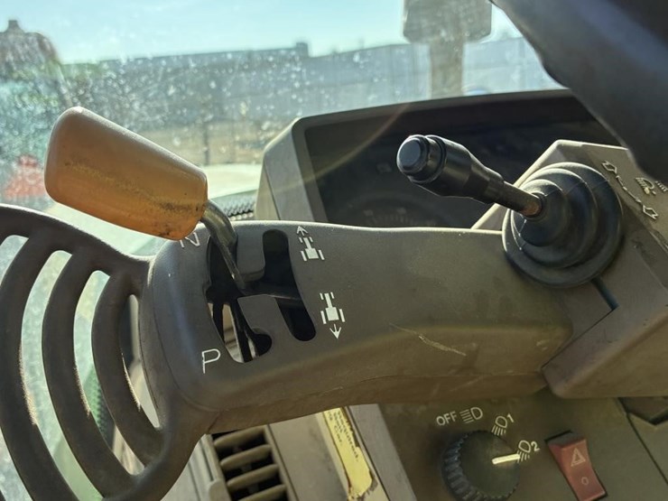 2004-john-deere-6420-image-18