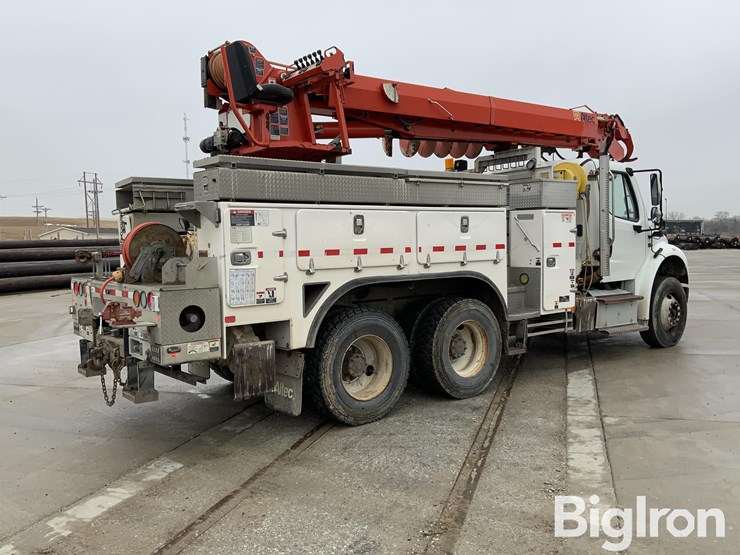 2015-freightliner-m2-106-image-13