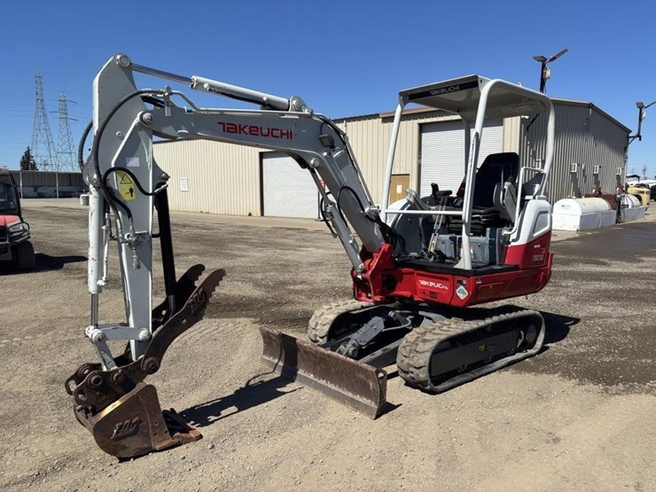 2020-takeuchi-tb230-image-1