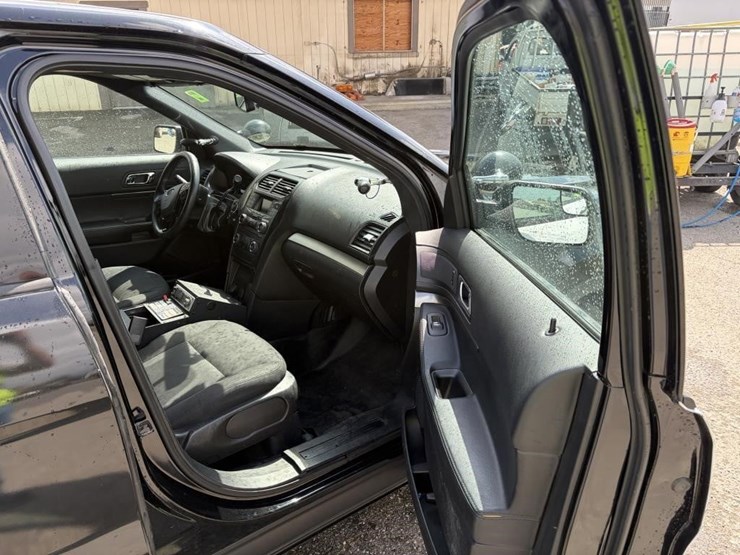 2017-ford-explorer-image-9