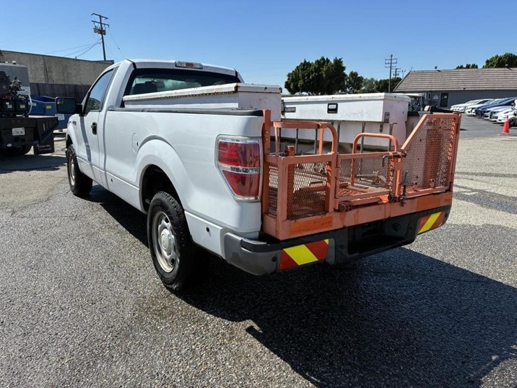 2014-ford-f150-xl-image-4