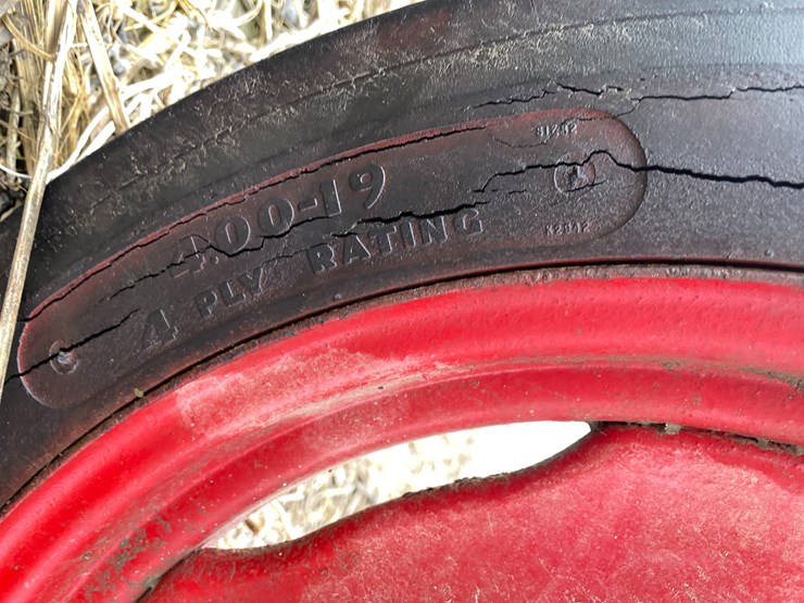 #108-•-mccormick-farmall-b-gas-tractor-image-27