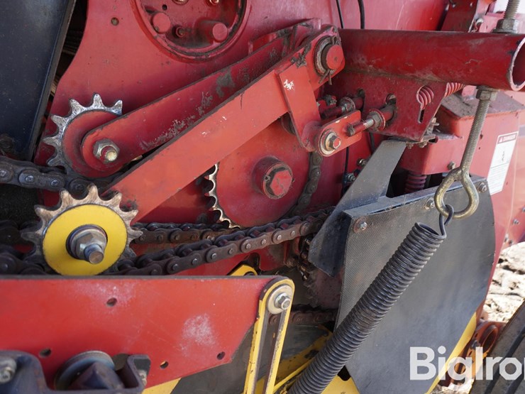 2004-new-holland-br780-image-17