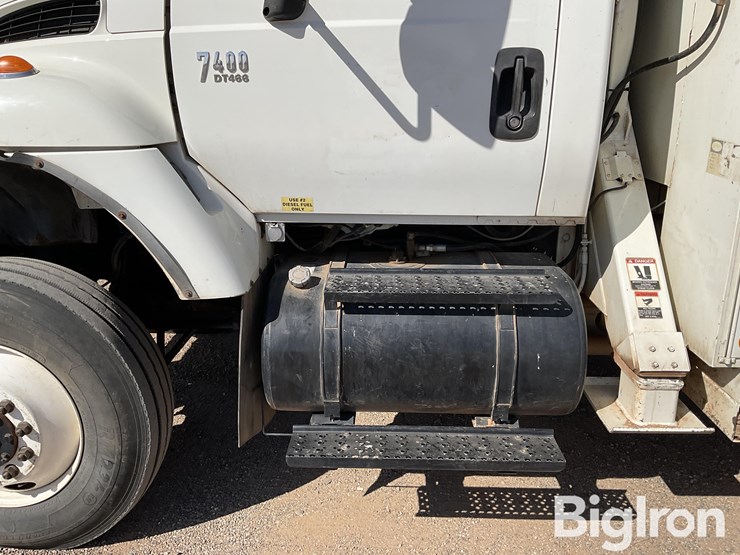 2005-international-7400-image-12