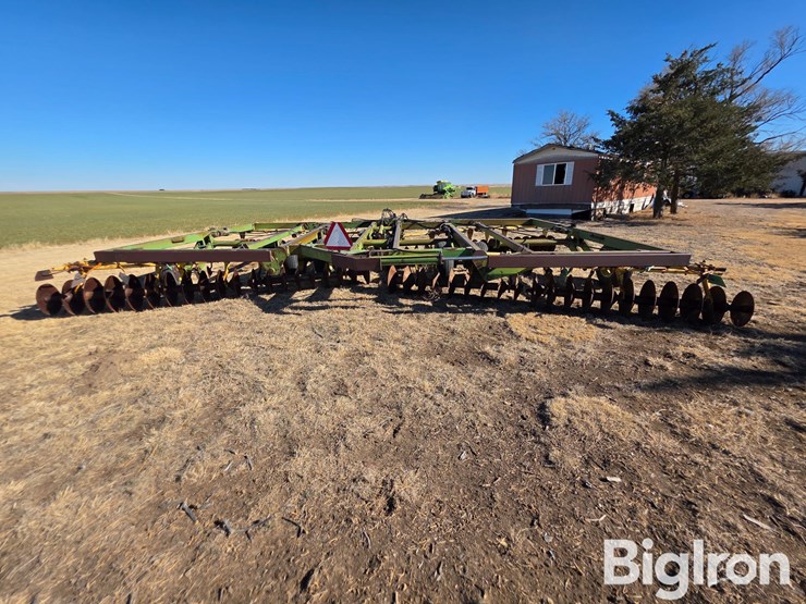 john-deere-330-image-6