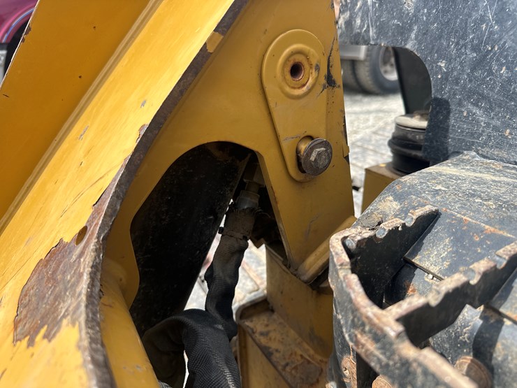 2019-caterpillar-259d3-image-23