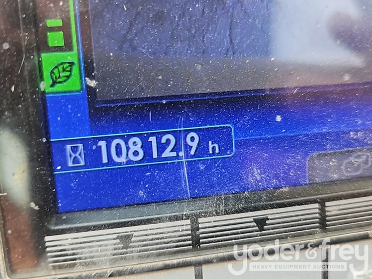 2016-komatsu-pc210-lc-11-image-56