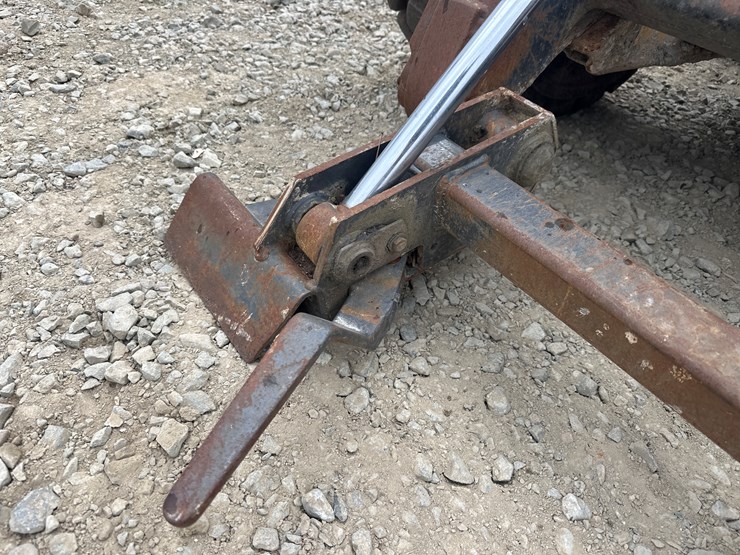 new-holland-lx885-image-23