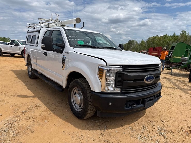 2019-ford-f250-xl-image-1