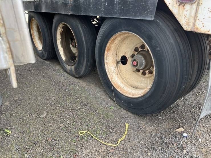 1984-alloy-tri-axle-dry-van-trailer-image-11