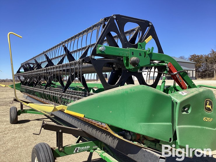 2022-john-deere-625f-image-9