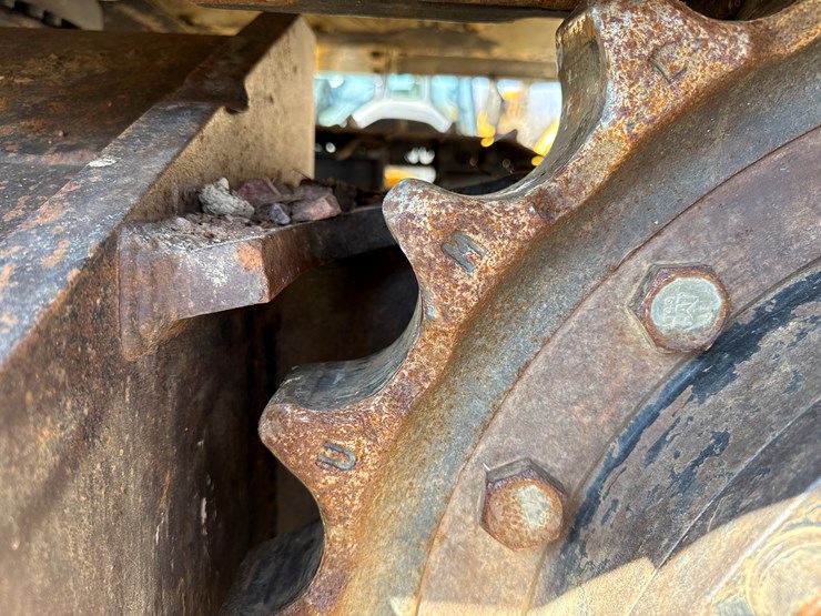 2011-caterpillar-336e-image-75